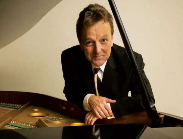 Stef Scaggiari